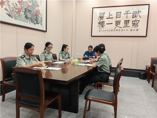 天华国防教育馆组织相关人员学习大会报告