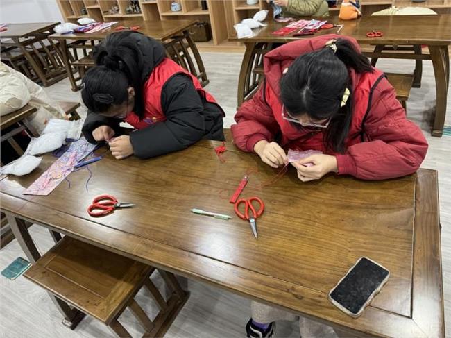 徐州市未成年社会实践基地香包制作课程体验
